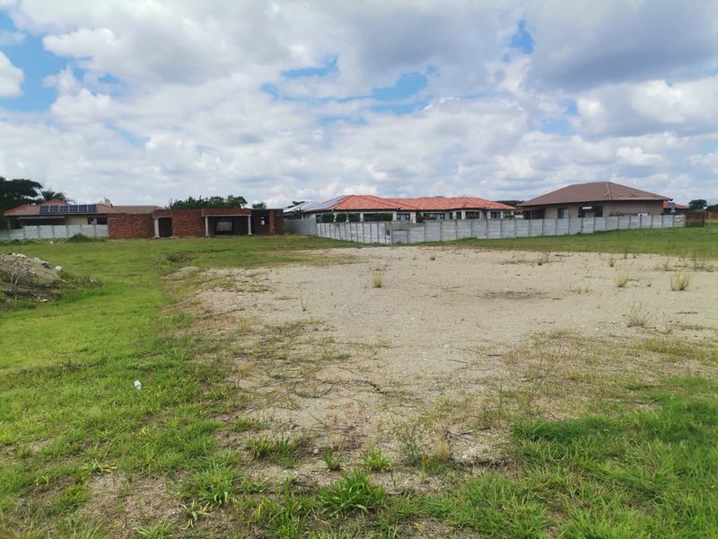 Spacious 762m2 vacant stand in the sought-after Bushveld Estate, Brits - Photo 2