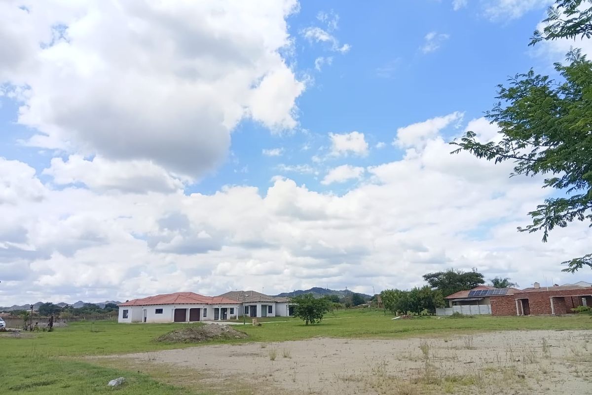 Spacious 762m2 vacant stand in the sought-after Bushveld Estate, Brits - Photo 3