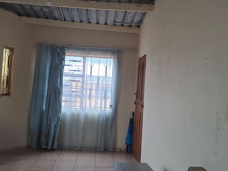 Little haven awaits you!! - Photo 10