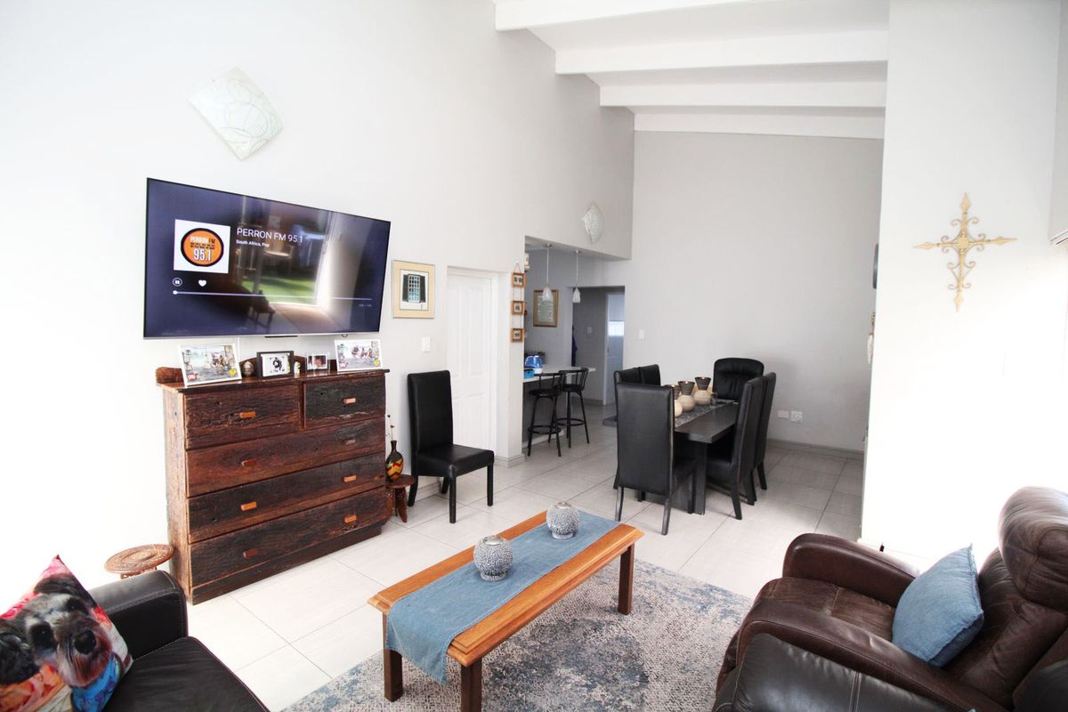 A spacious home in popular Groenkloof with farmland views and more. - Photo 5