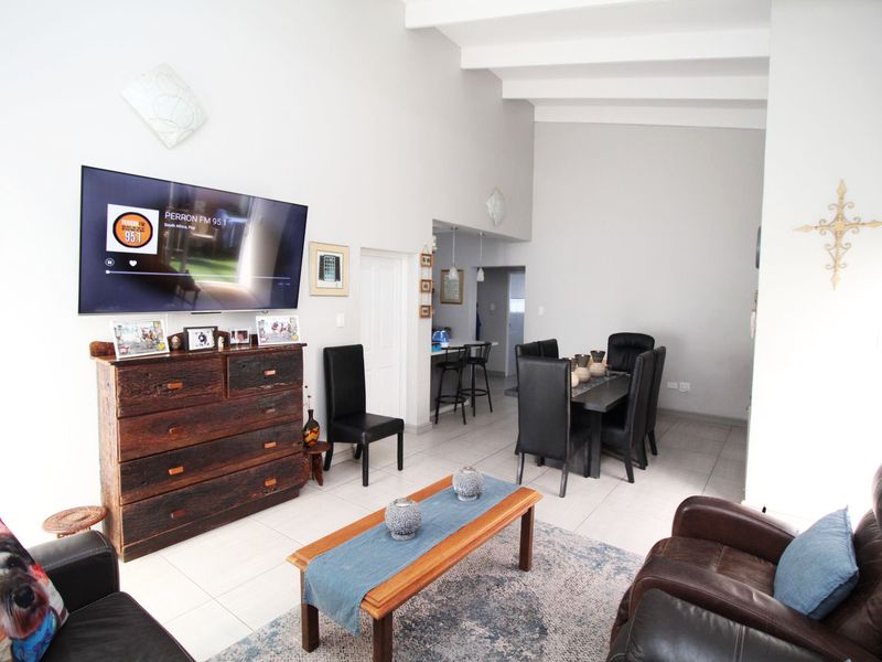 A spacious home in popular Groenkloof with farmland views and more. - Photo 5