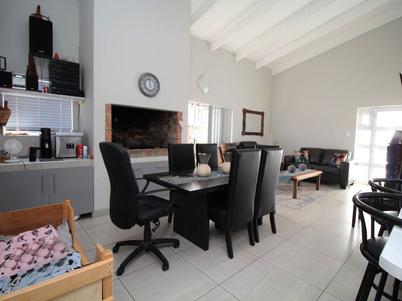 A spacious home in popular Groenkloof with farmland views and more. - Photo 8