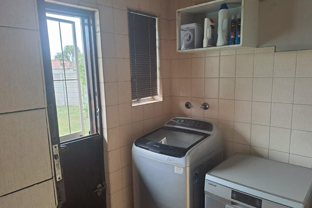 Smart, Solar-Powered 3-Bedroom Home with Income-Generating Flat in Witfield - Photo 5