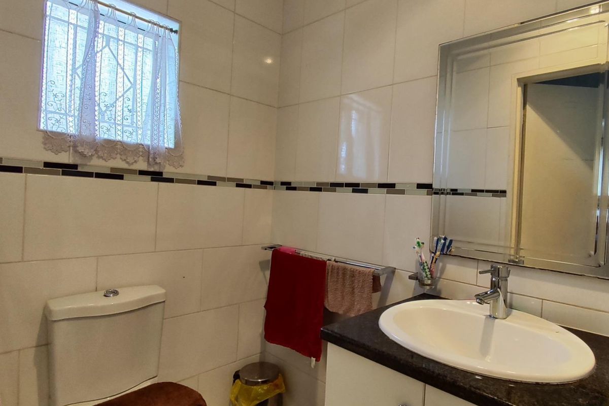 Dual Living Opportunity with Flatlets in Primrose - URGENT sale - Photo 5