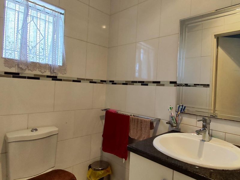 Dual Living Opportunity with Flatlets in Primrose - URGENT sale - Photo 5