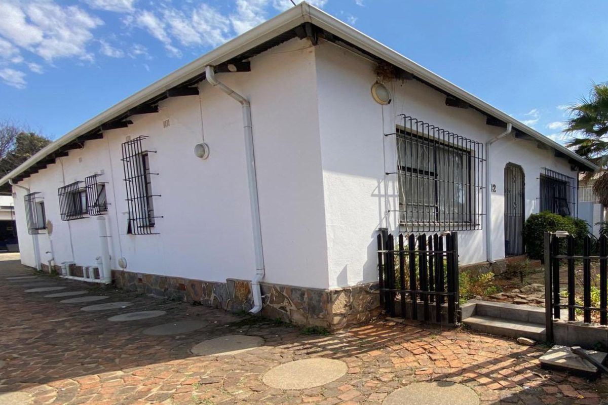 Dual Living Opportunity with Flatlets in Primrose - URGENT sale - Photo 4