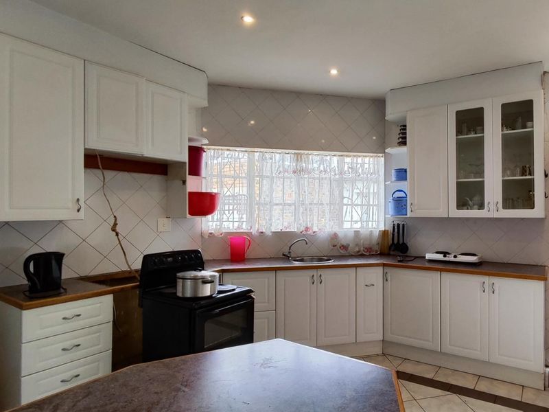 Dual Living Opportunity with Flatlets in Primrose - URGENT sale - Photo 8