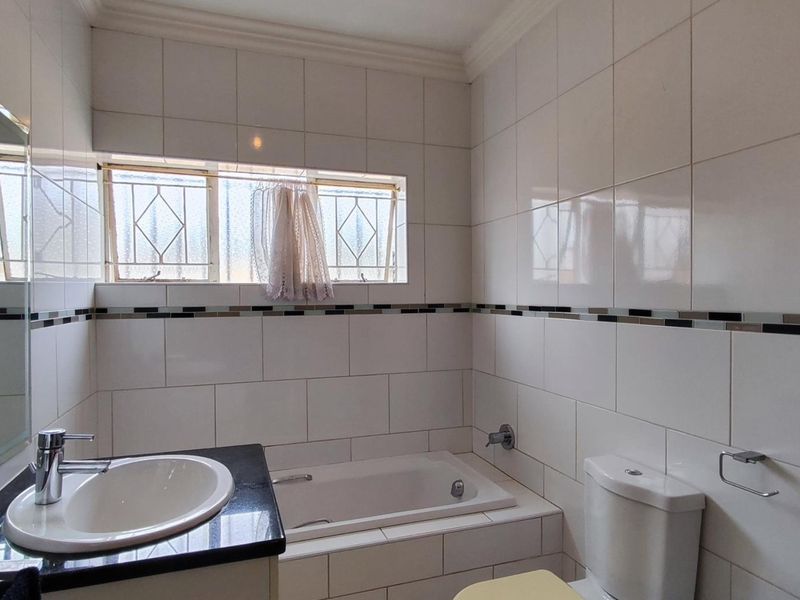 Dual Living Opportunity with Flatlets in Primrose - URGENT sale - Photo 6