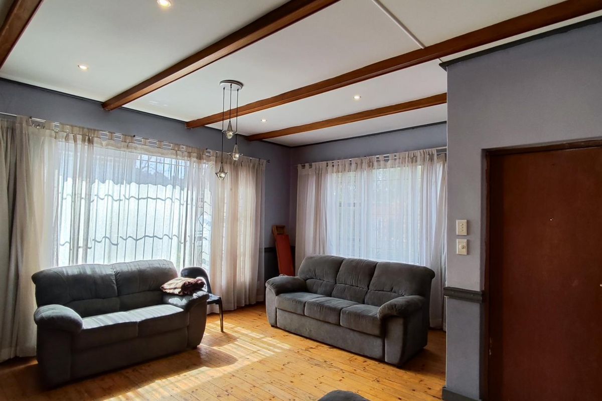 Dual Living Opportunity with Flatlets in Primrose - URGENT sale - Photo 3