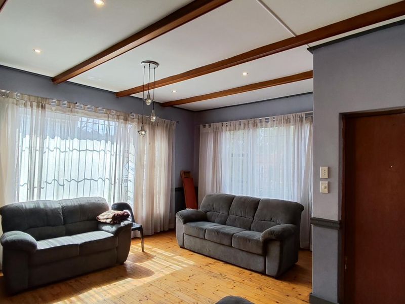 Dual Living Opportunity with Flatlets in Primrose - URGENT sale - Photo 3