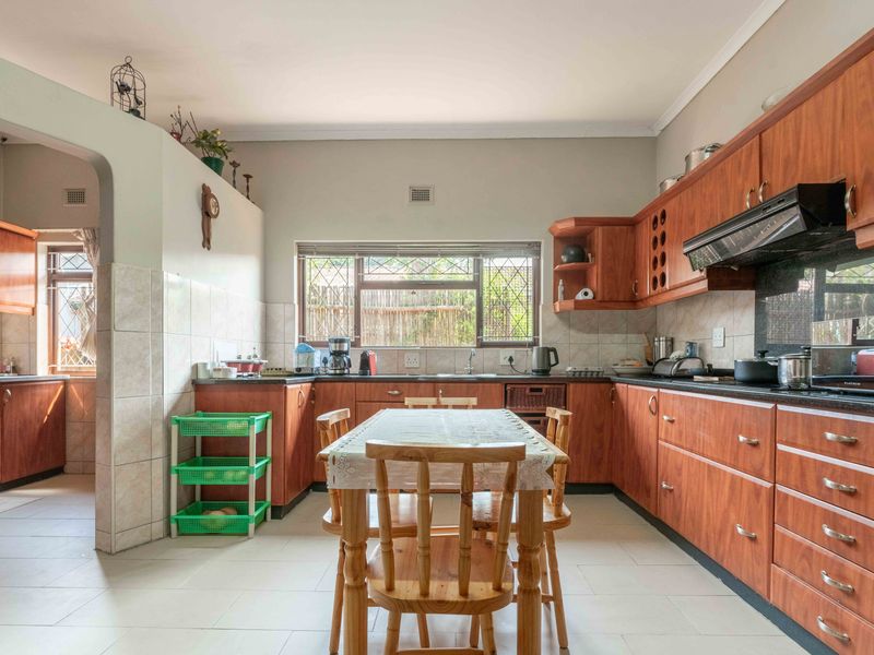 Your Ideal Coastal Retreat Awaits! - Photo 7