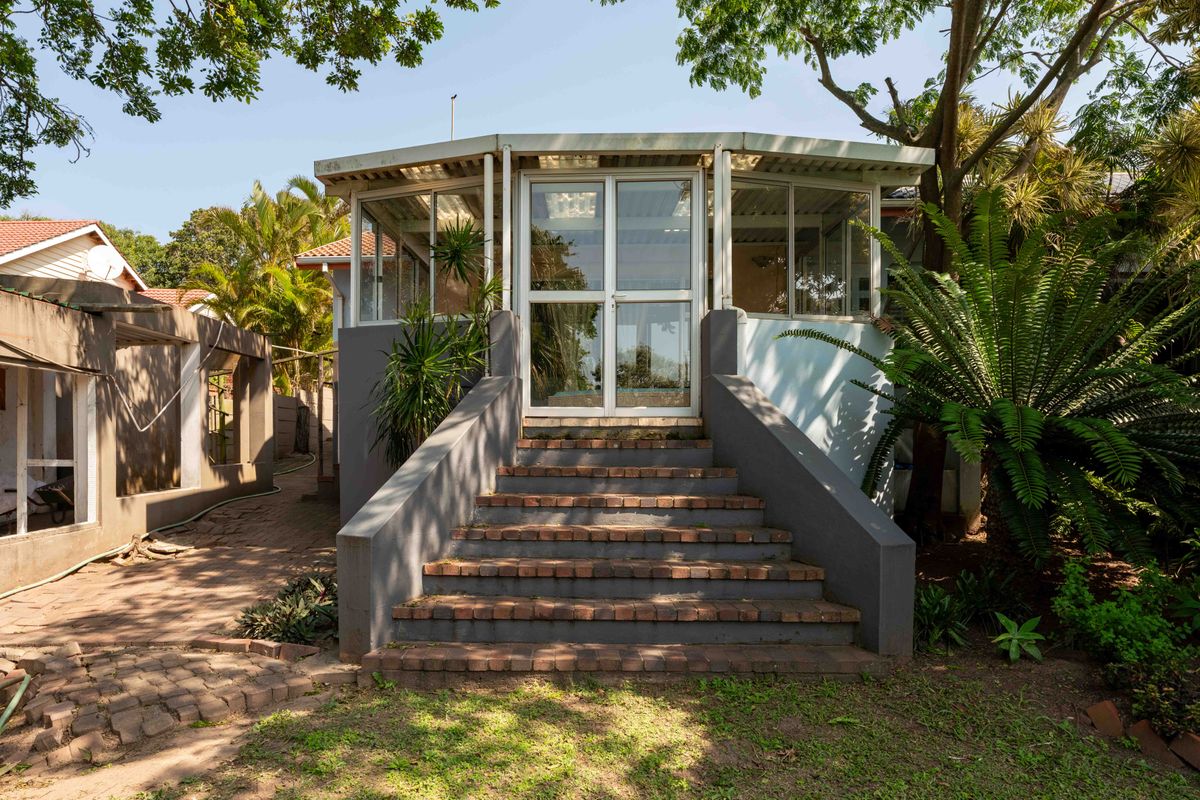 Your Ideal Coastal Retreat Awaits! - Photo 3