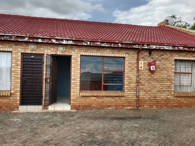 Affordable 1 Bedroom Unit in Opulent Mews! - Photo 3