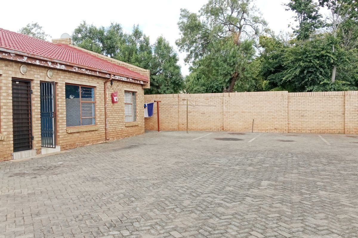 Affordable 1 Bedroom Unit in Opulent Mews! - Photo 5
