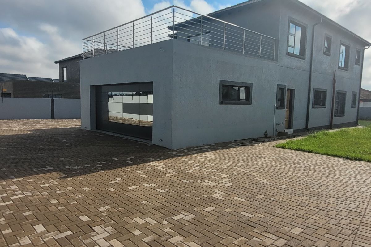 Designed for refined family living! - Photo 3