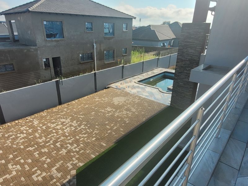 Designed for refined family living! - Photo 8