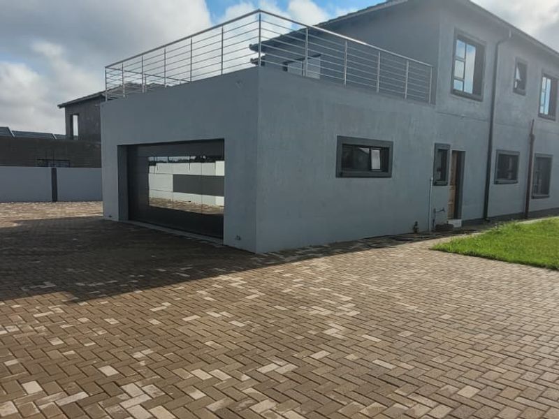 Designed for refined family living! - Photo 7