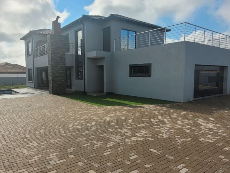 Designed for refined family living! - Photo 6