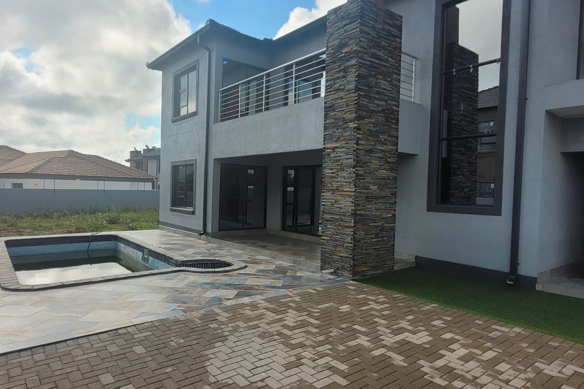 Designed for refined family living! - Photo 2