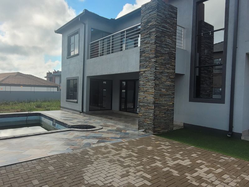 Designed for refined family living! - Photo 2