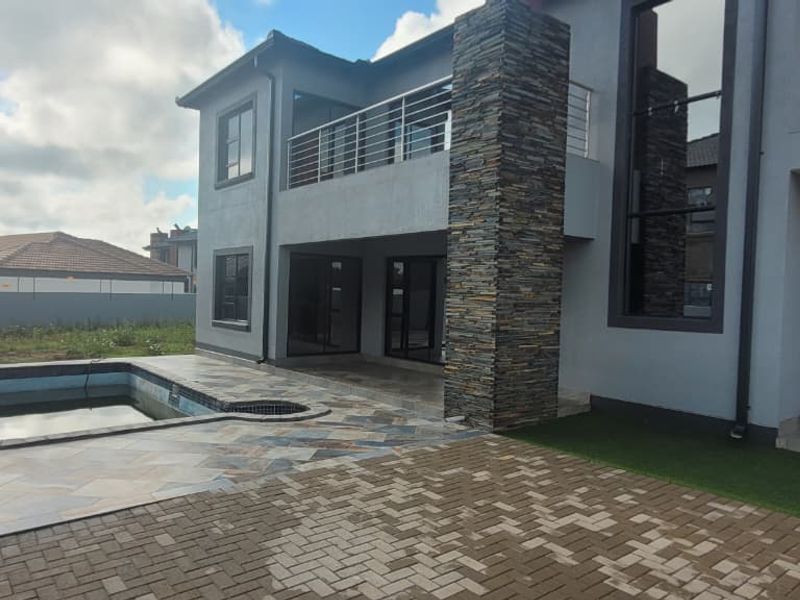 Designed for refined family living! - Photo 5