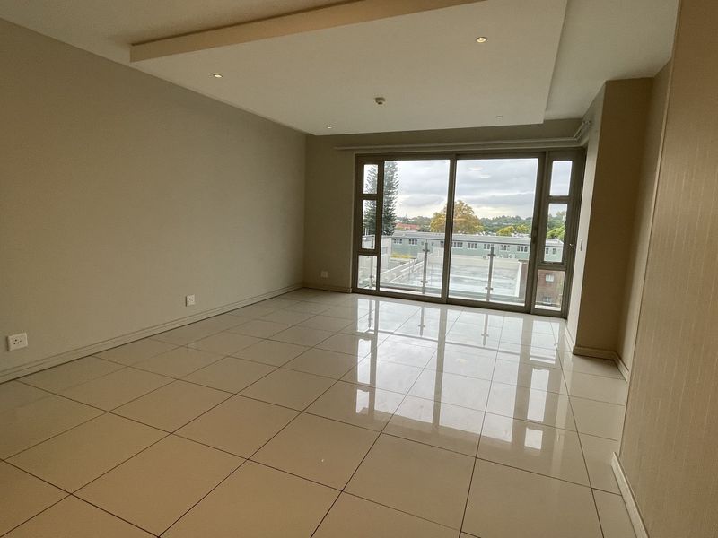 Stylish Apartment in the Heart of Rosebank - Photo 2