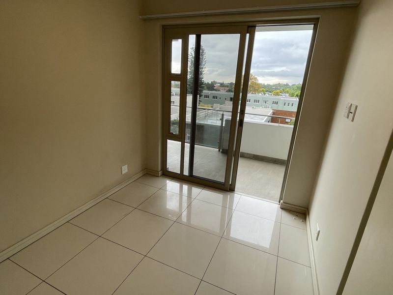 Stylish Apartment in the Heart of Rosebank - Photo 9