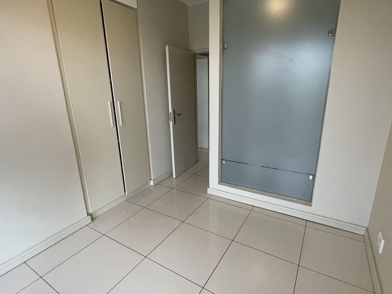 Stylish Apartment in the Heart of Rosebank - Photo 8