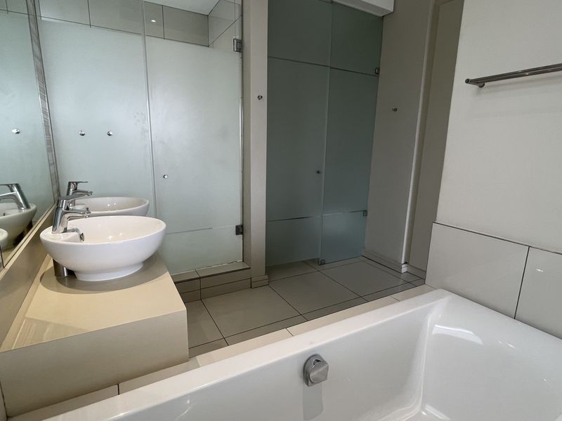 Stylish Apartment in the Heart of Rosebank - Photo 6