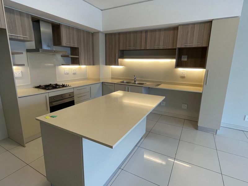 Stylish Apartment in the Heart of Rosebank - Photo 3