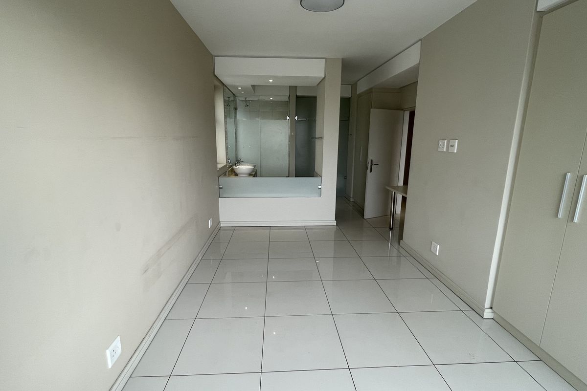 Stylish Apartment in the Heart of Rosebank - Photo 4