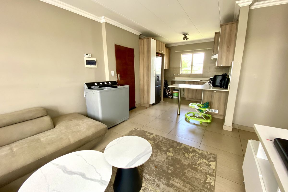 2 Bedroom Apartment for Sale in Grand West Estate, Andeon, Pretoria - Photo 4