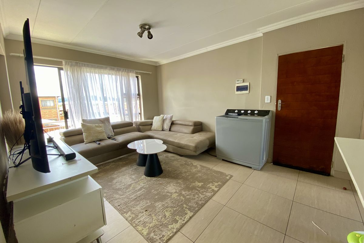 2 Bedroom Apartment for Sale in Grand West Estate, Andeon, Pretoria - Photo 3