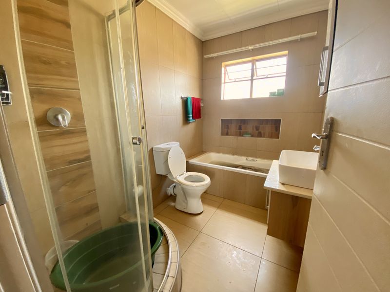 2 Bedroom Apartment for Sale in Grand West Estate, Andeon, Pretoria - Photo 9