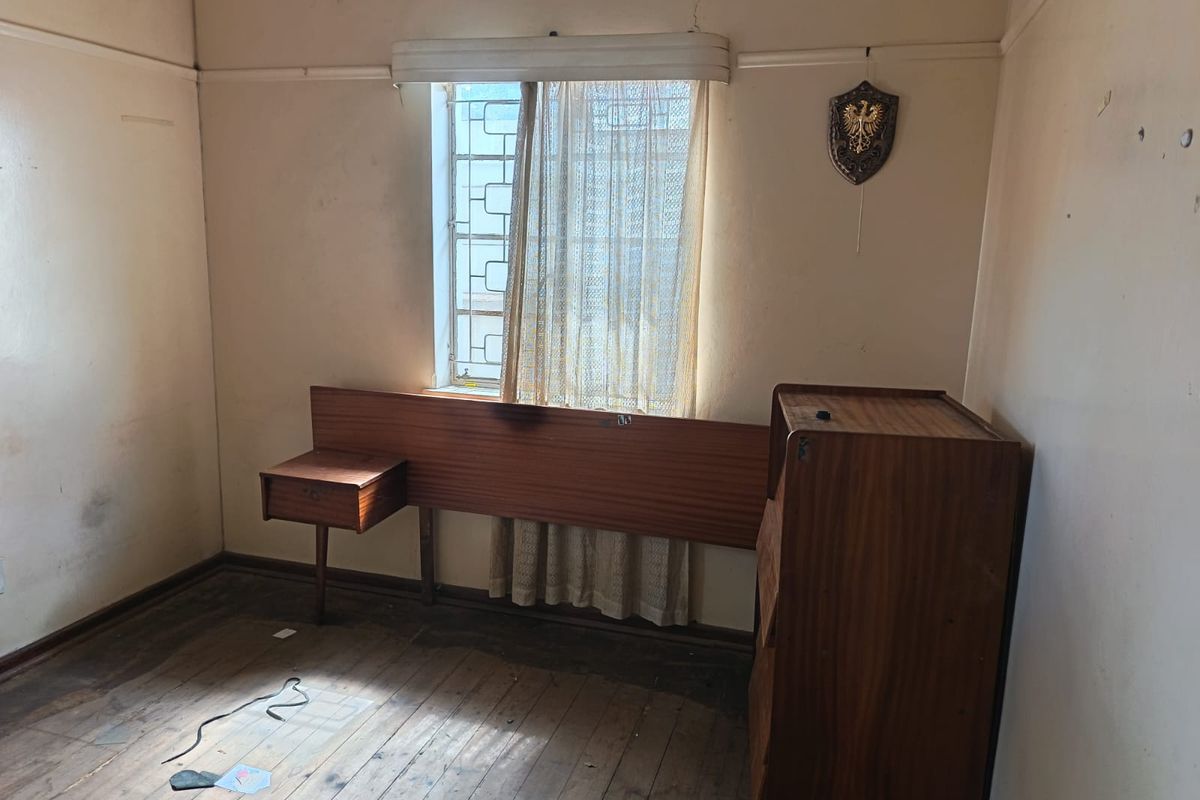 Grand old fixer-upper - Photo 5