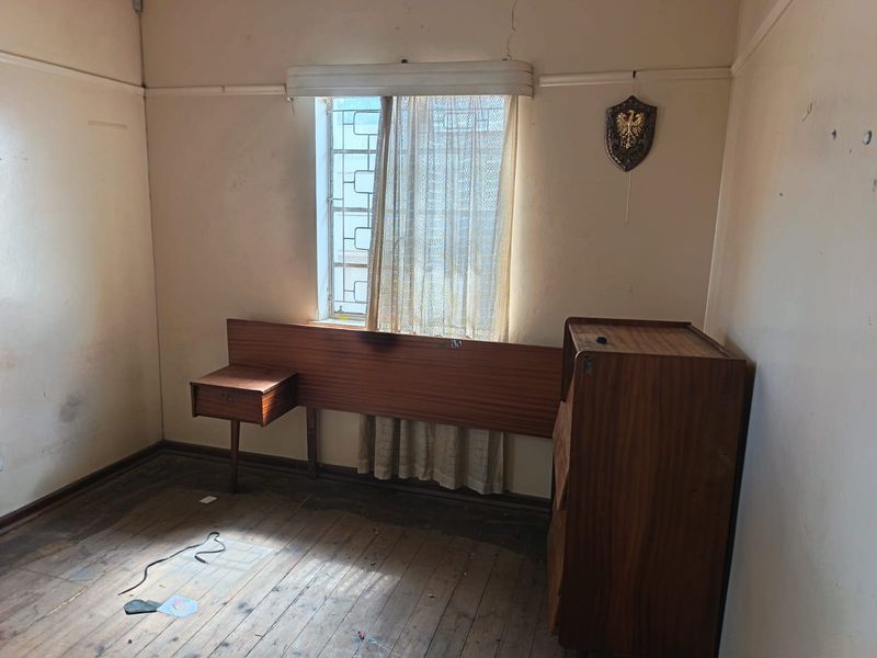 Grand old fixer-upper - Photo 5