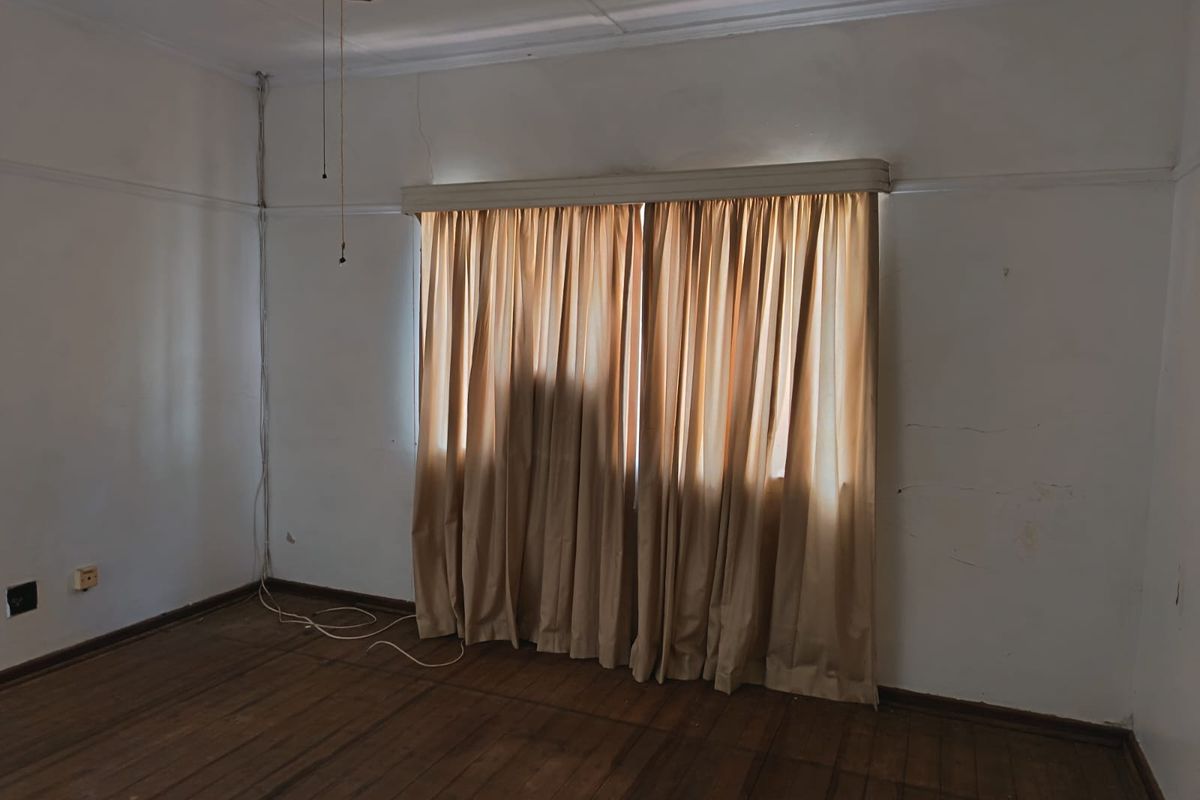 Grand old fixer-upper - Photo 3