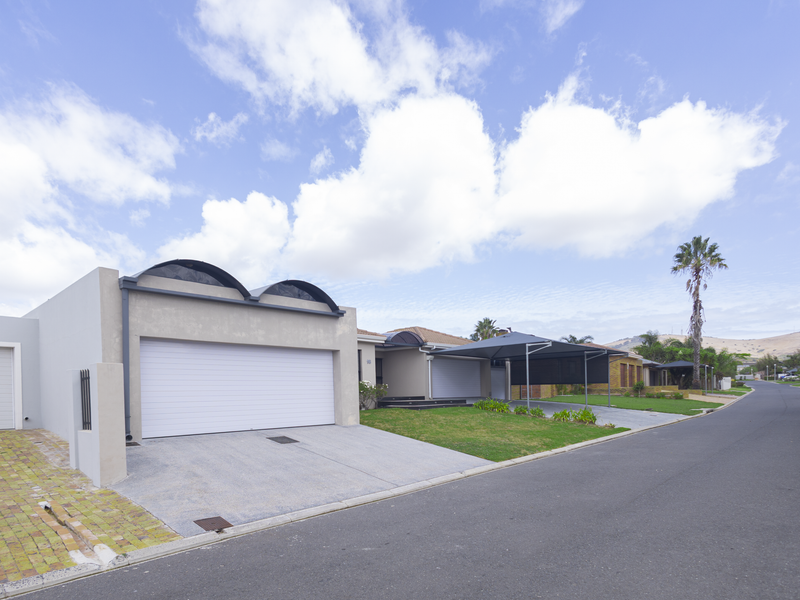 SPACIOUS FAMILY HOME IN PRIME D’URBANVALE – PERFECT FOR MODERN LIVING - Photo 4