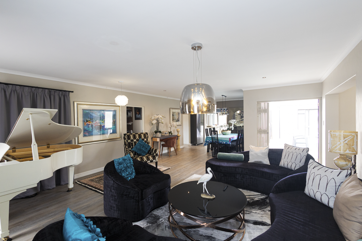 SPACIOUS FAMILY HOME IN PRIME D’URBANVALE – PERFECT FOR MODERN LIVING - Photo 5