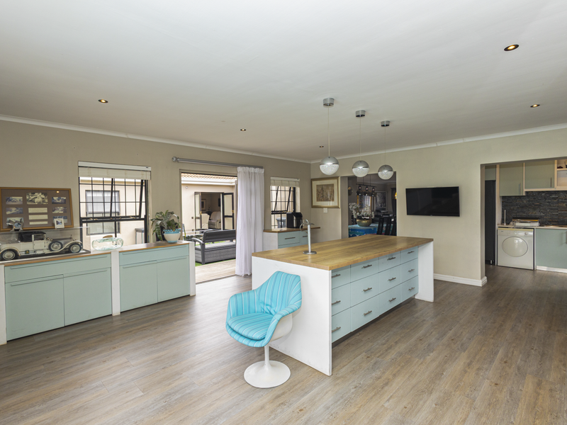 SPACIOUS FAMILY HOME IN PRIME D’URBANVALE – PERFECT FOR MODERN LIVING - Photo 10