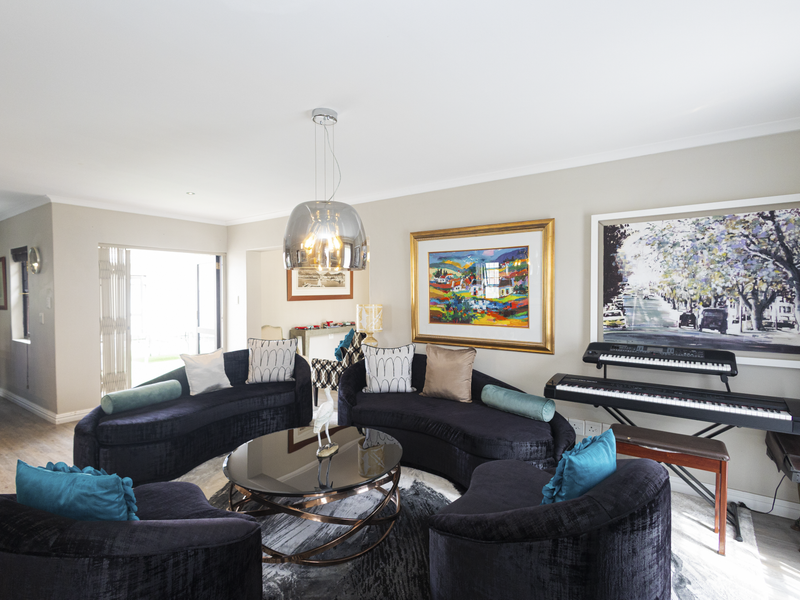 SPACIOUS FAMILY HOME IN PRIME D’URBANVALE – PERFECT FOR MODERN LIVING - Photo 6