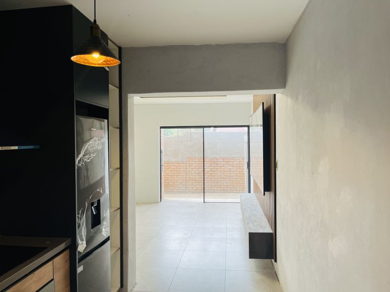 High End, Upmarket - Luxury Apartment! - Photo 3