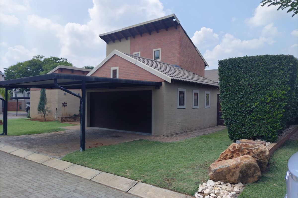 Charming 3-bedroom house in Waterval East, Rustenburg—perfect for families seeking comfort and space - Photo 2