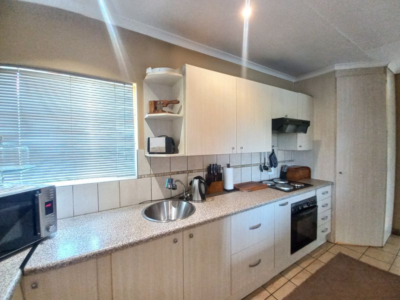 Spacious Home with Pool, Lapa & Dual Entertainment Areas - Photo 6