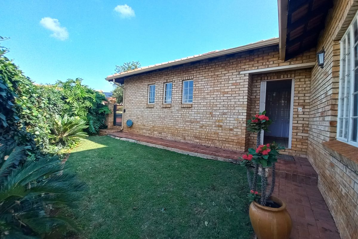 Spacious Home with Pool, Lapa & Dual Entertainment Areas - Photo 2