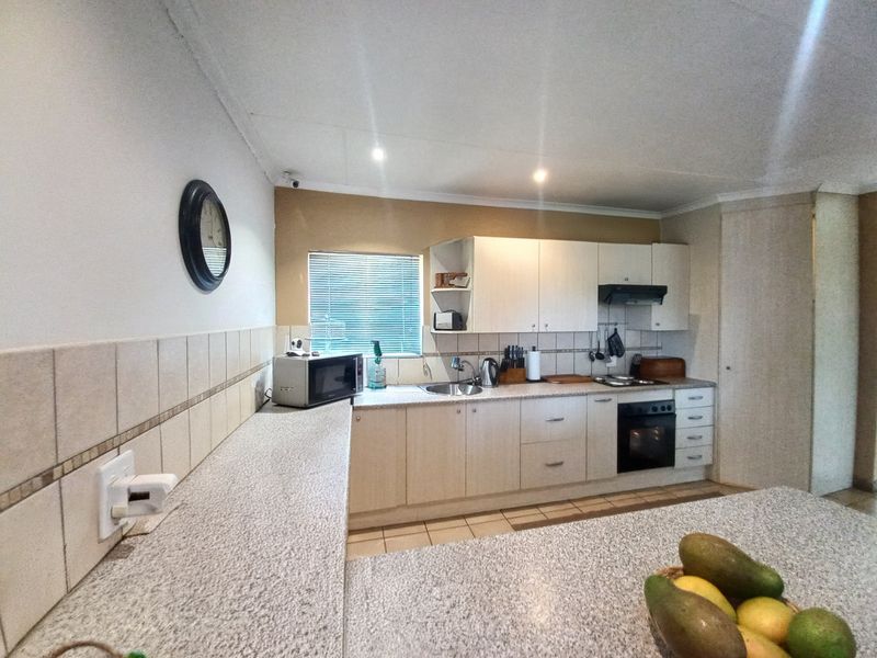 Spacious Home with Pool, Lapa & Dual Entertainment Areas - Photo 4