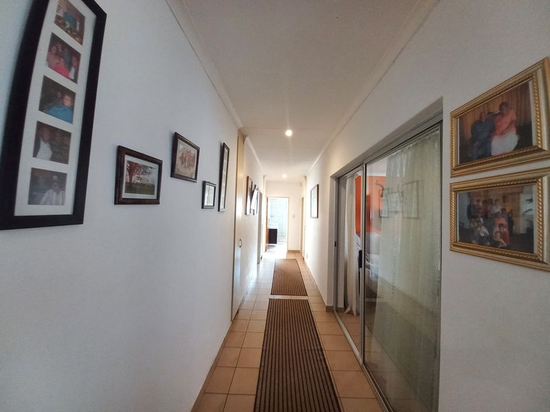 Spacious Home with Pool, Lapa & Dual Entertainment Areas - Photo 10