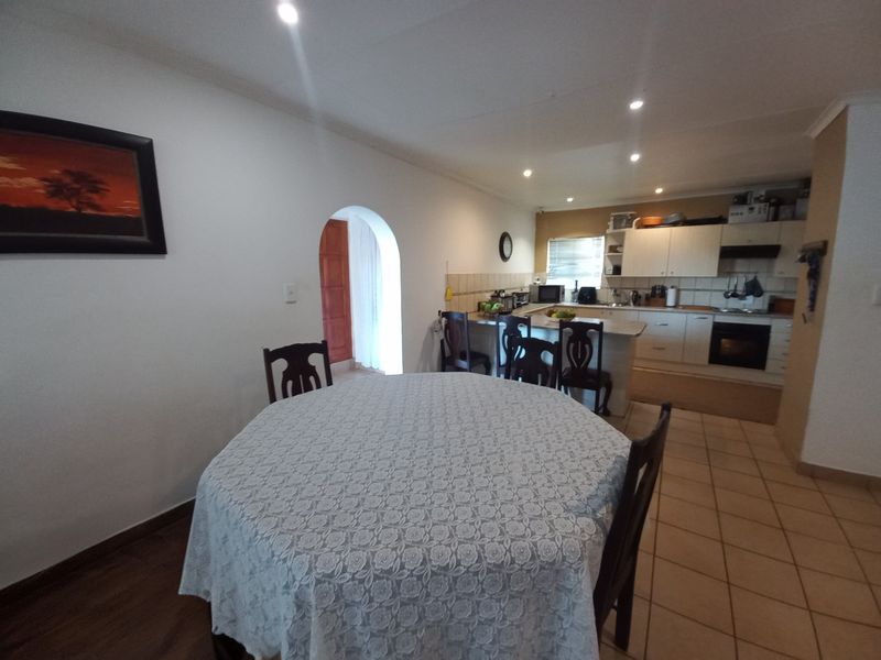 Spacious Home with Pool, Lapa & Dual Entertainment Areas - Photo 8