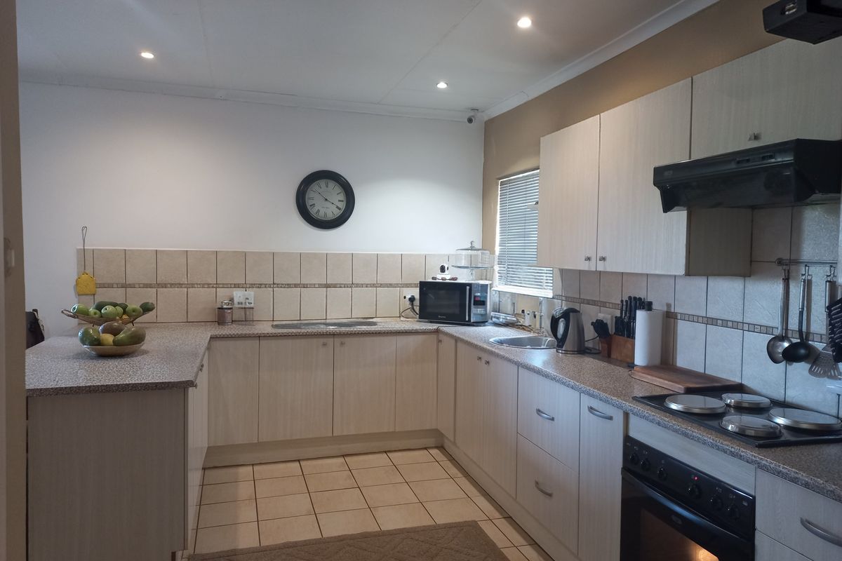 Spacious Home with Pool, Lapa & Dual Entertainment Areas - Photo 5