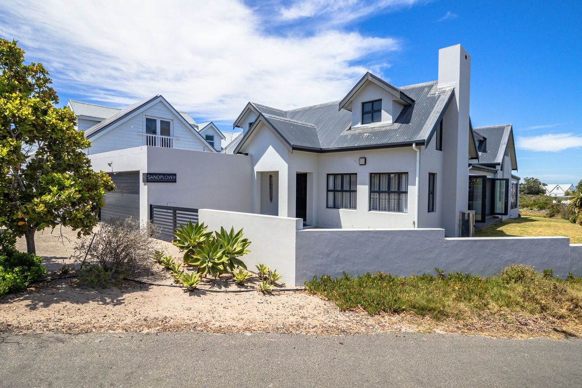 Architectural Coastal Retreat with Income Potential - Photo 4